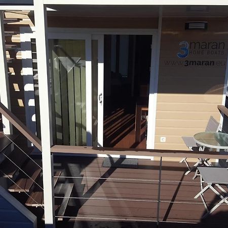 Hausboot Pula - Floating House Water Lily Hotel Exterior photo